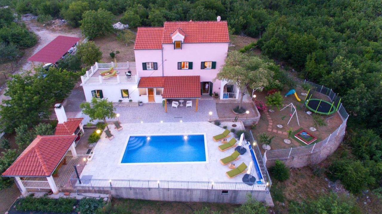 Holiday Home Koprivno エクステリア 写真