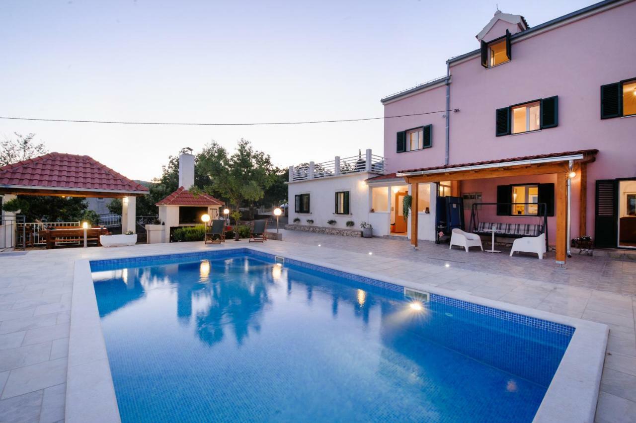 Holiday Home Koprivno エクステリア 写真